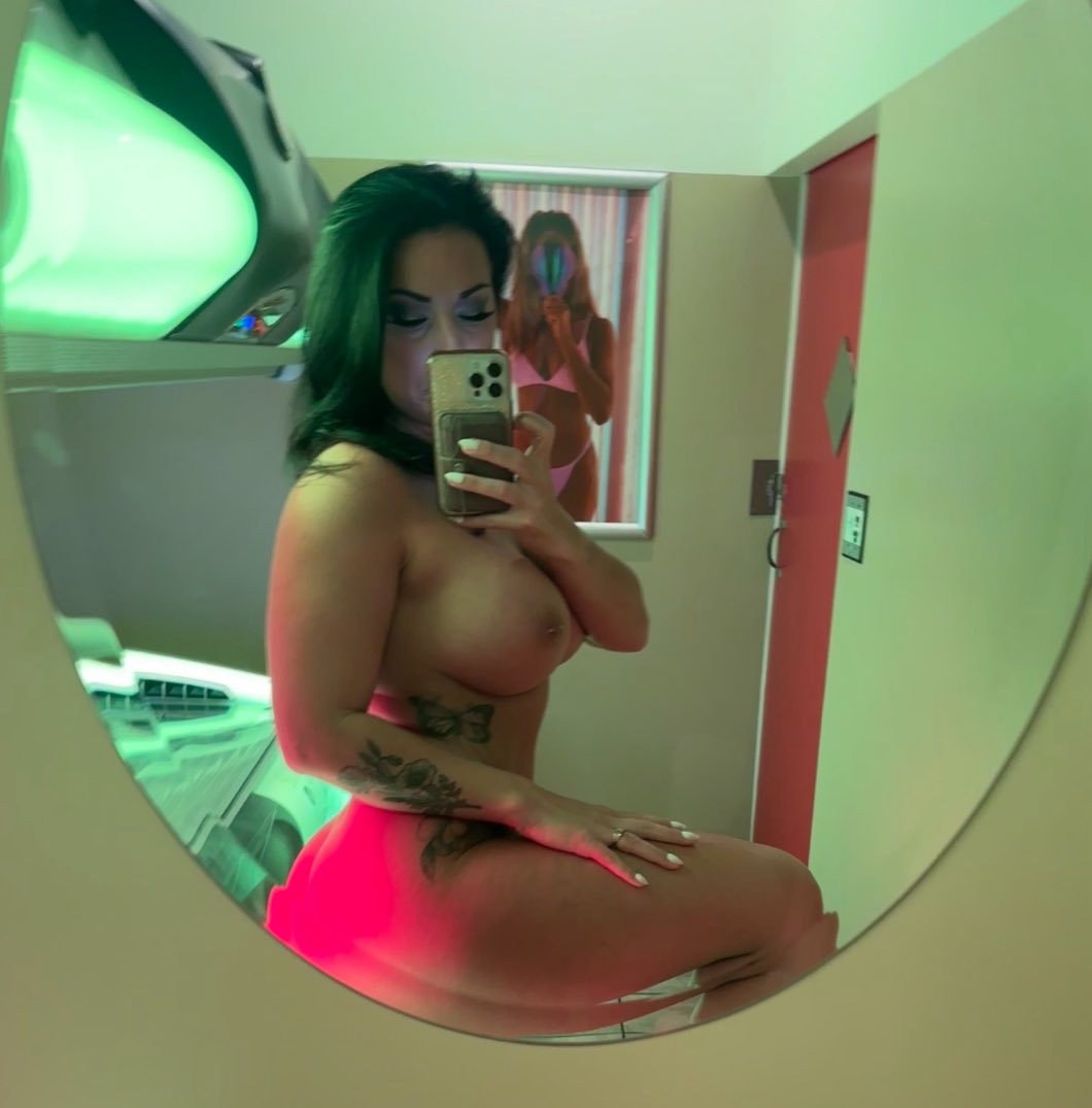 Courtney Tillia Nude Gallery