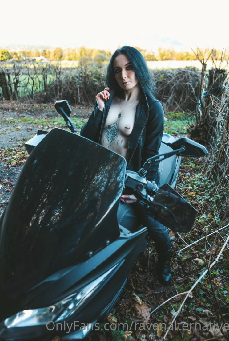 RavenAlternative Nude Gallery