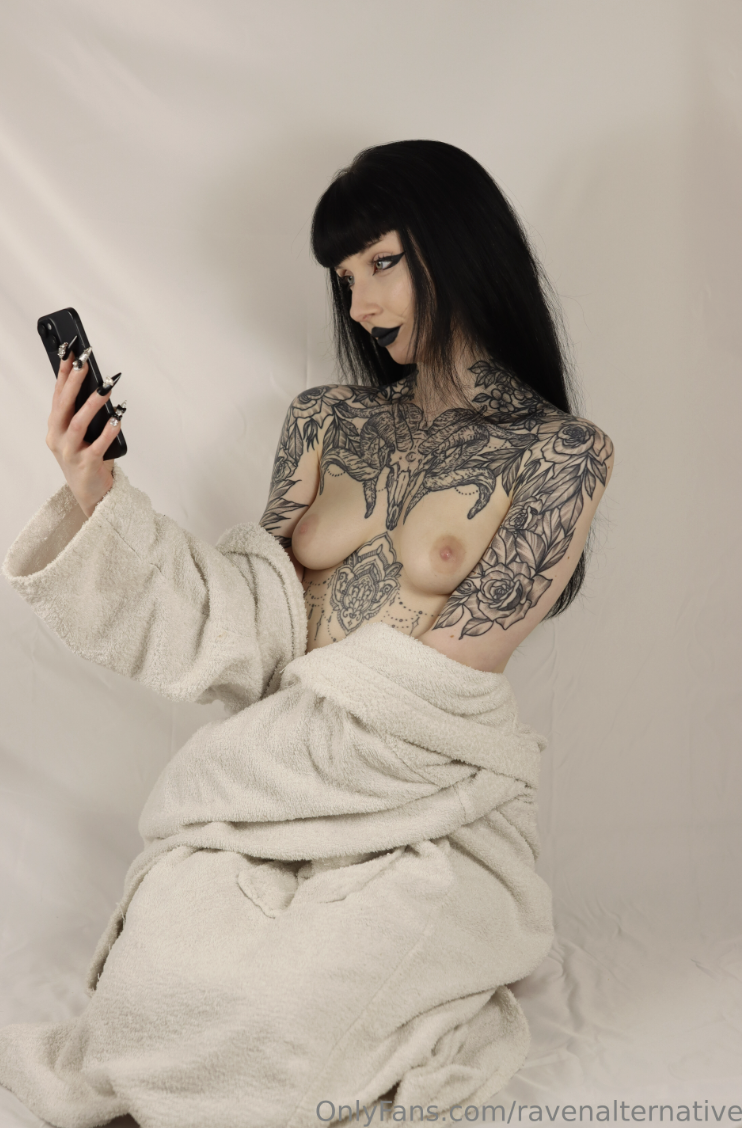 RavenAlternative Nude Gallery