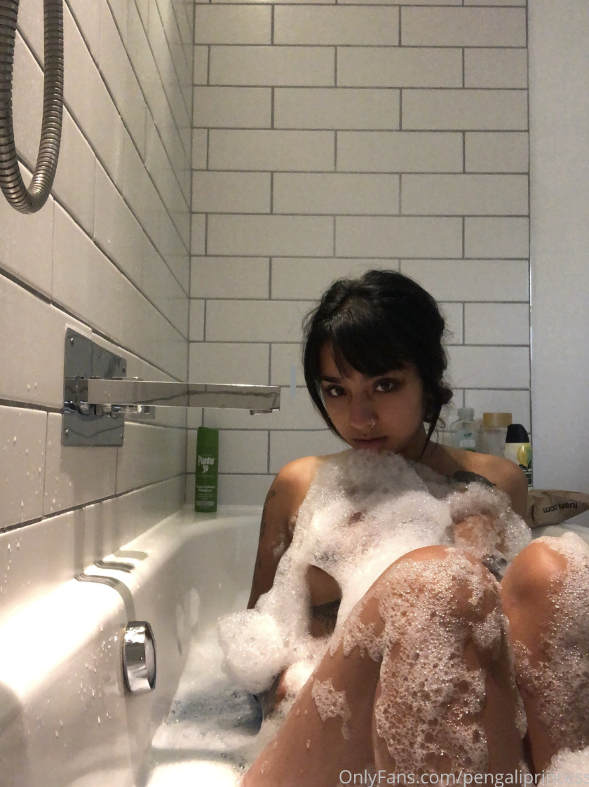 Yasmina Khan Nude Gallery