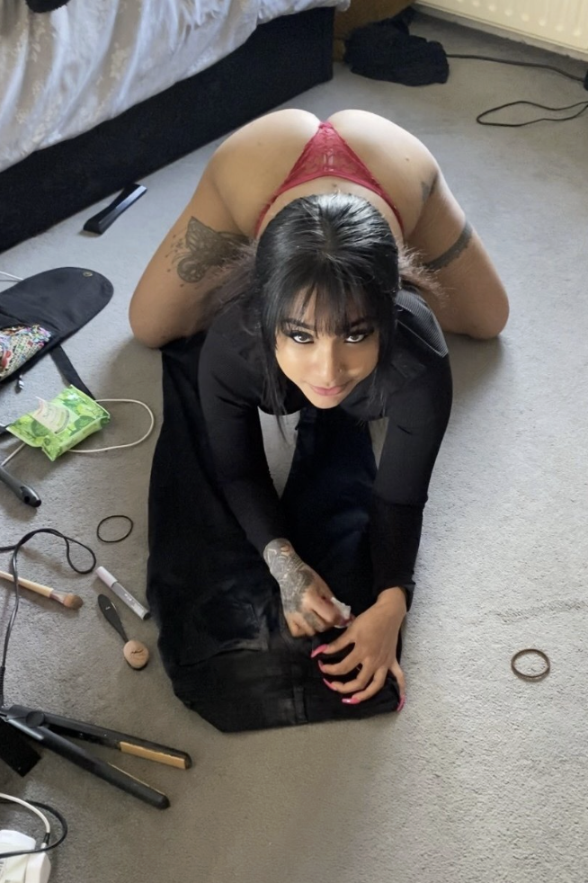 Yasmina Khan Nude Gallery