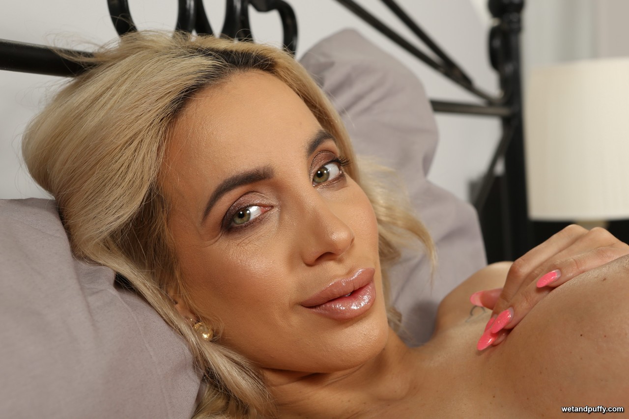 Emily Bright Nude Gallery