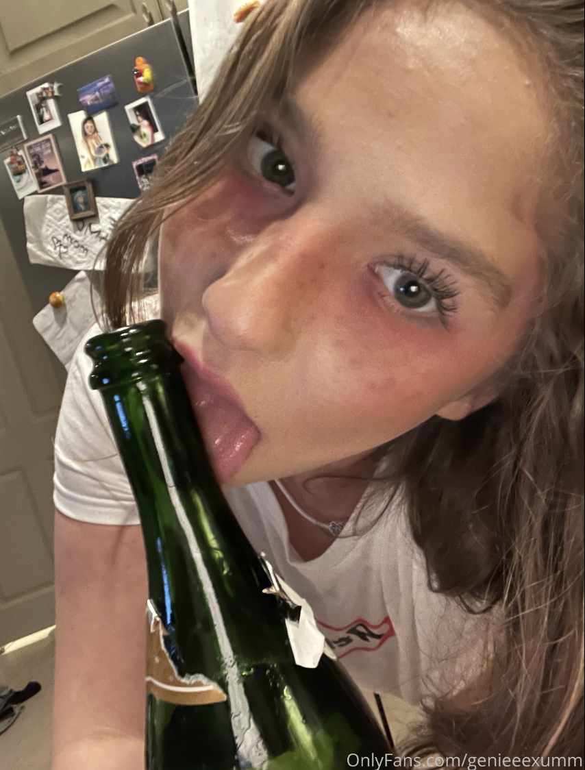 Genie Exum Nude Gallery